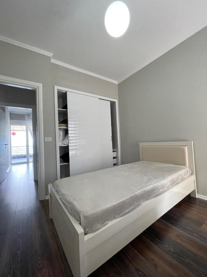 Kelvi'S Apartment Pogradec Exterior foto